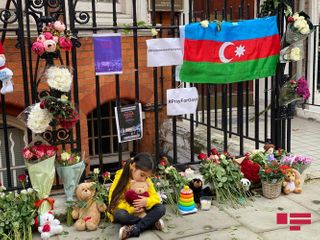People, who were killed in Ganja, commemorated in front of Azerbaijani Embassy in Great Britain