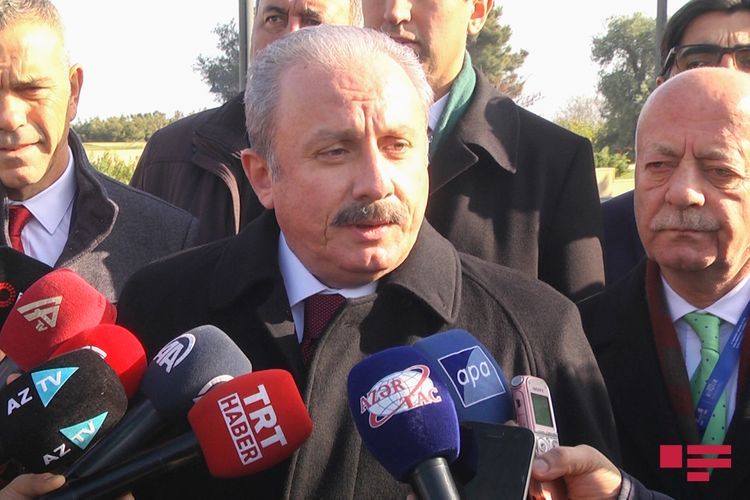 Председатель ВНСТ посетил могилу Гейдара Алиева, Аллею шехидов и Бакинский мемориал турецким воинам