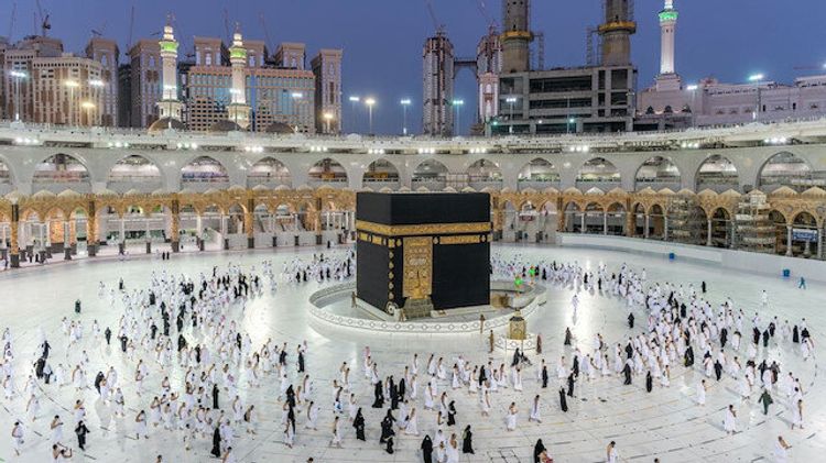 Congregational prayers resume at Grand Mosque in Mecca