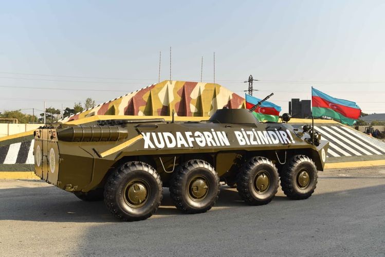 DSX-ya BTR-70M tipli zirehli nəqliyyat vasitəsi hədiyyə edilib