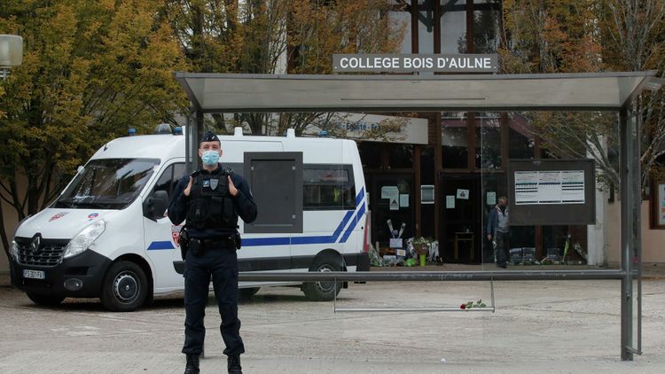 В Париже отпустили шестерых задержанных после убийства учителя