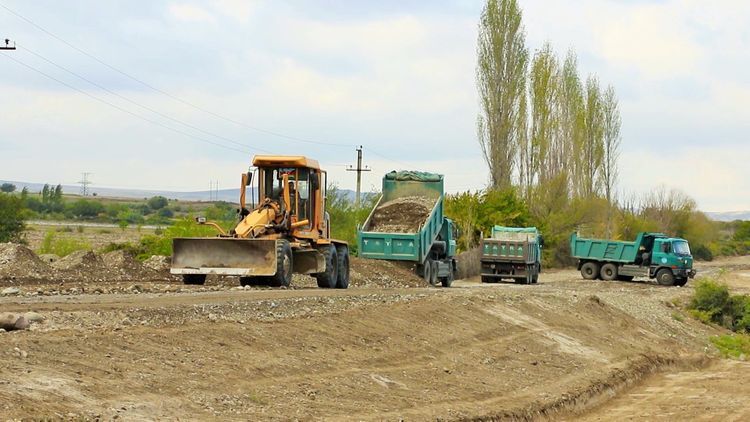 Началось восстановление дорог, ведущих в села Суговушан и Талыш