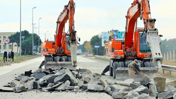 Bakı-Quba-Rusiya sərhədi avtomobil magistralında təmir-bərpa işləri davam etdirilir - FOTO