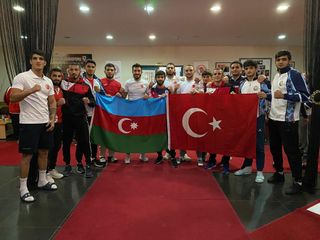Azərbaycan və Türkiyə boksçuları qardaşlıq mesajı veriblər: “Qarabağ Azərbaycandır!” - VİDEO