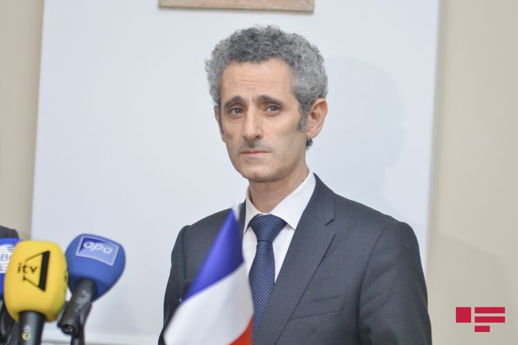 Посол Франции: Опечален в связи с человеческими жертвами в Барде 
