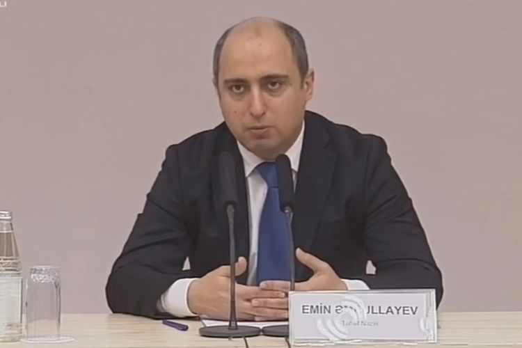 Эмин Амруллаев: Как только очное обучение восстановится, в первую очередь в школу пойдут учащиеся 1-2 классов