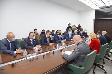 Milli Məclisinin deputatları Prezident seçkilərini müşahidə etmək üçün Moldovada səfərdədirlər