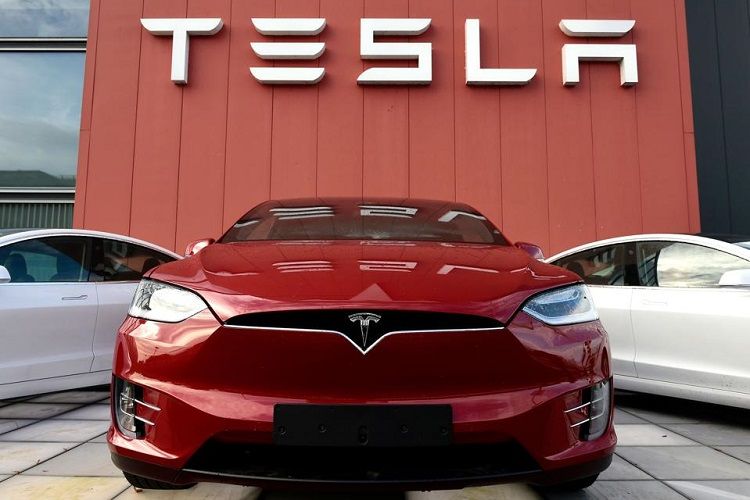 "Tesla" 5 milyard dollarlıq səhmlərini satmağı düşünür