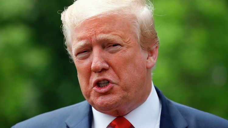Трамп заявил, что при слове «Россия» выключает телевизор