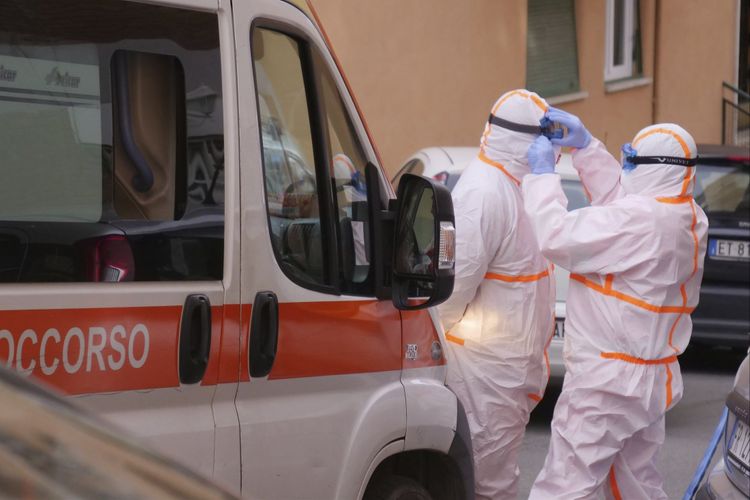 İtaliyada sutka ərzində 1 700 nəfərdən çox insan koronavirusa yoluxub