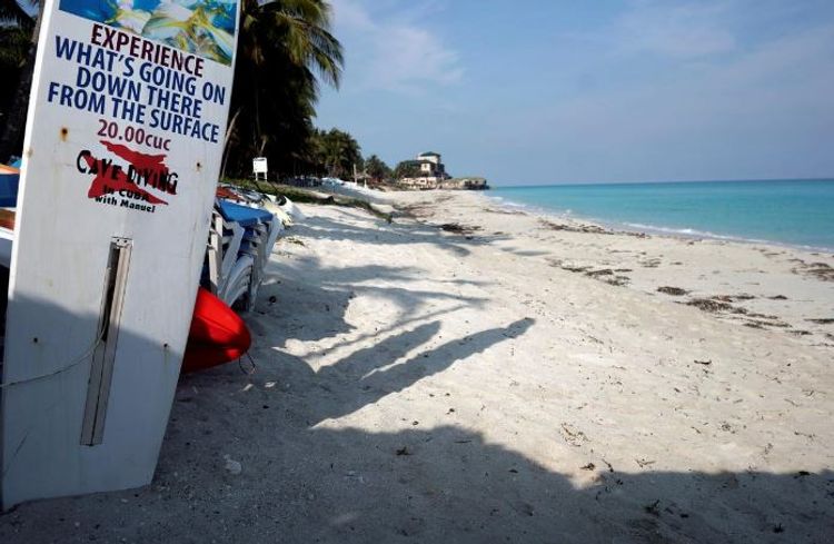 Cuba welcomes first tourists in months