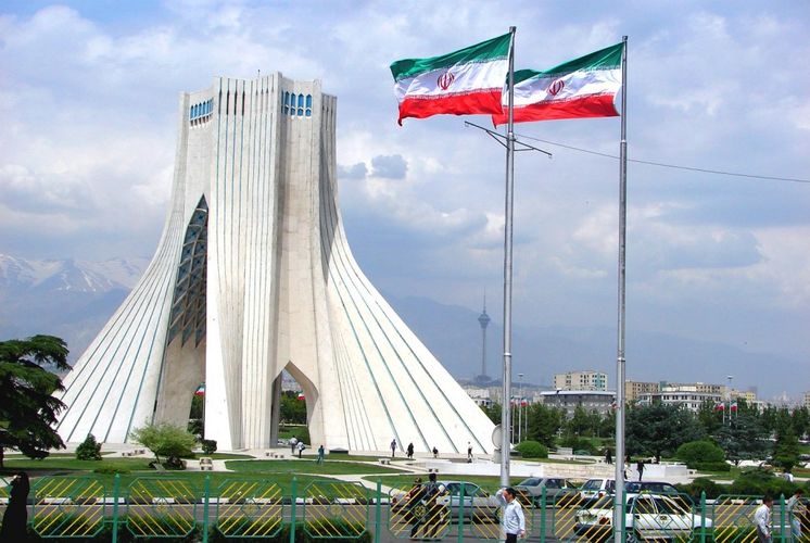 İran kəndlərində çalışan rabitəçilər parlament qarşısında etiraz aksiyası keçirib