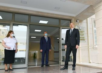 Президент Ильхам Алиев принял участие в открытии нового корпуса средней школы в Баку - ОБНОВЛЕНО