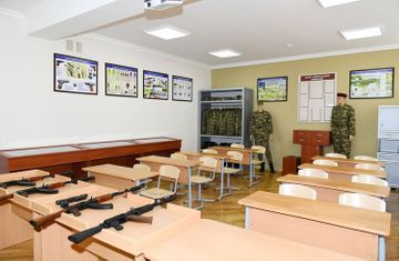 Президент Ильхам Алиев принял участие в открытии нового корпуса средней школы в Баку - ОБНОВЛЕНО