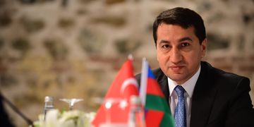 Hikmət Hacıyev Türkiyədə Fəxrəddin Altunla görüşüb