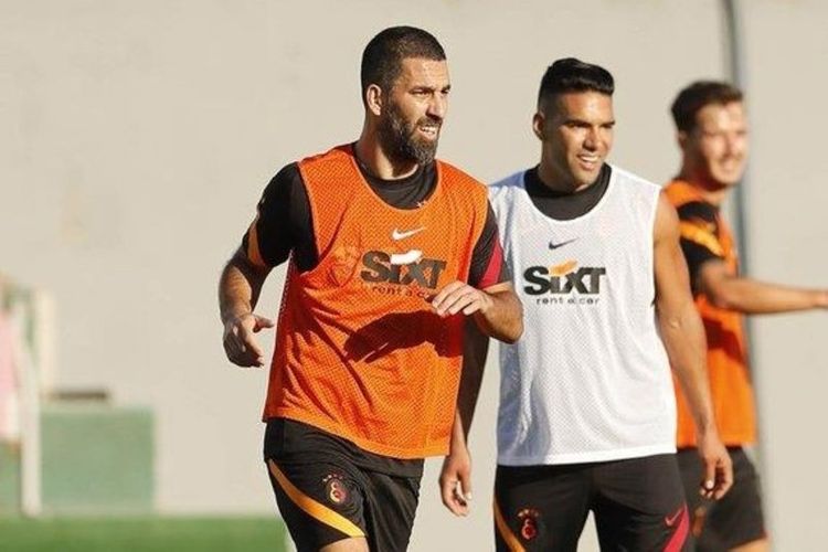 “Qalatasaray” klubu 4 yeni transferini sifariş edib