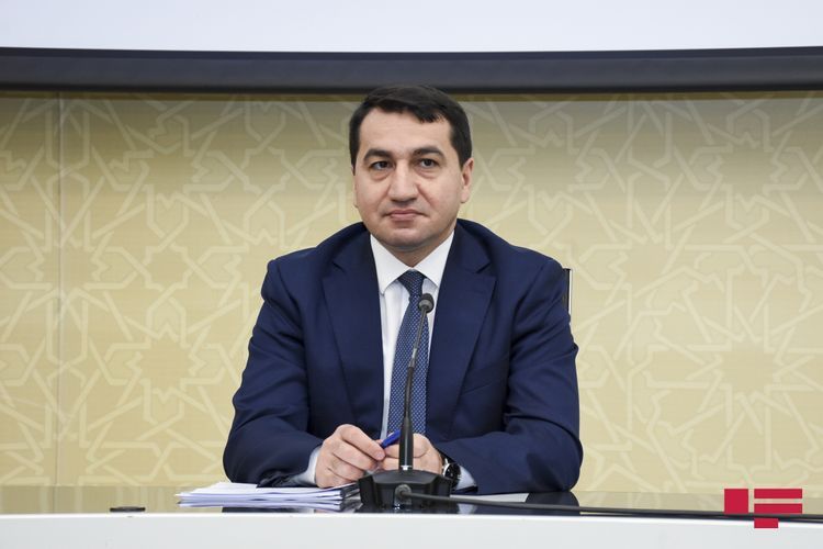 Hikmat Hajiyev holds discussions with representatives of international media in Istanbul