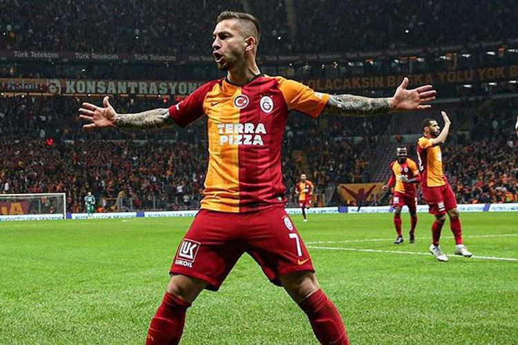 “Qalatasaray” klubu hücumçusu ilə yollarını ayırıb