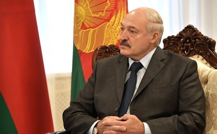 Лукашенко заявил, что без него «покатится» вся страна