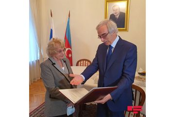 Azərbaycan Prezidentinin fəxri diplomu akademik Alevtina Brovkinaya təqdim edilib - FOTO