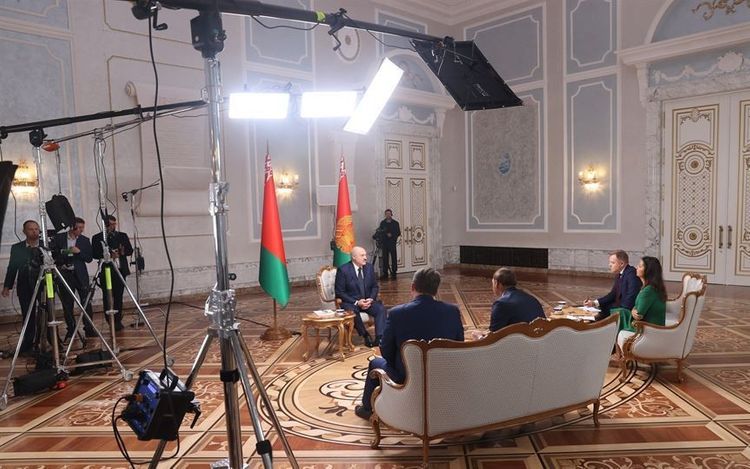 Лукашенко заявил о наличии неопубликованной части перехваченного разговора о Навальном
