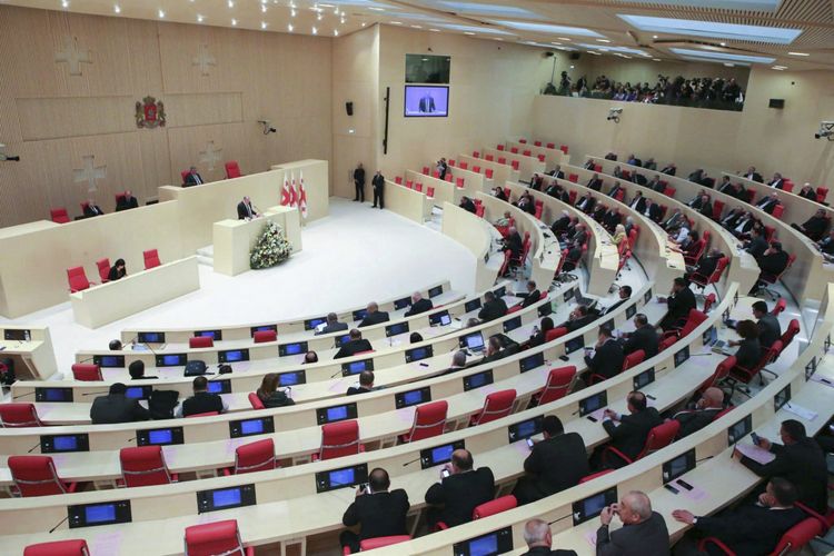 Gürcüstan parlamentinin deputatları özünütəcrid rejiminə keçəcəklər