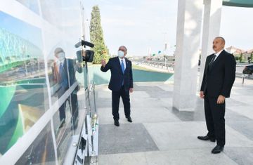 Президент Ильхам Алиев принял участие в открытии надземного пешеходного перехода в Баку - ОБНОВЛЕНО
