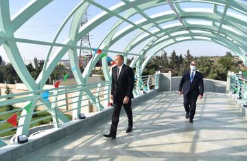 Президент Ильхам Алиев принял участие в открытии надземного пешеходного перехода в Баку - ОБНОВЛЕНО