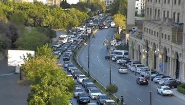 Bakının bir neçə küçə və prospektində nəqliyyat sıxlığı müşahidə olunur
