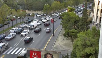 Bakının bir neçə küçə və prospektində nəqliyyat sıxlığı müşahidə olunur