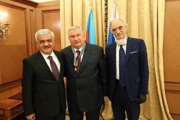 Səfir Polad Bülbüloğlu "Rosneft"in rəhbərinə "Dostluq" ordenini təqdim edib - FOTO