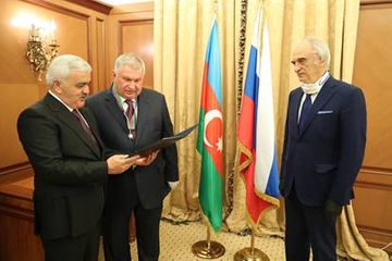 Səfir Polad Bülbüloğlu "Rosneft"in rəhbərinə "Dostluq" ordenini təqdim edib - FOTO