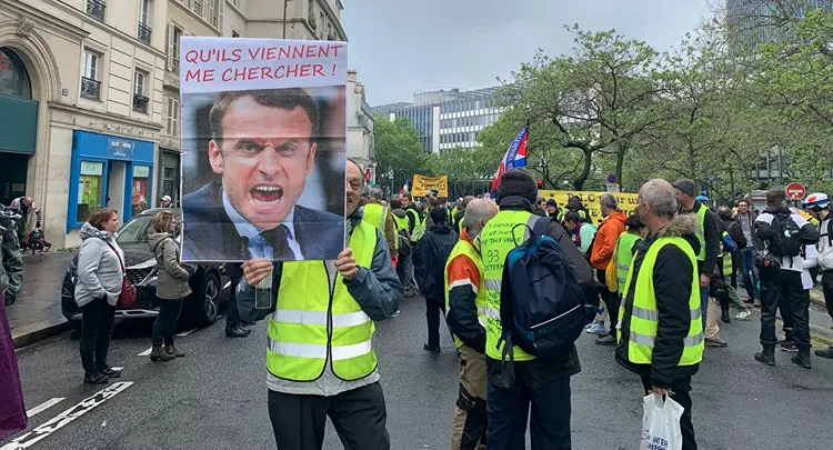 Yellow Vests protests hit Paris amid mandatory masks wearing 