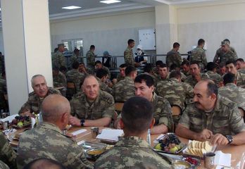 Хикмет Гаджиев и Керим Велиев посетили ряд воинских частей, дислоцированных на передовой линии