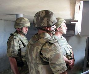 Хикмет Гаджиев и Керим Велиев посетили ряд воинских частей, дислоцированных на передовой линии