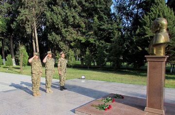 Хикмет Гаджиев и Керим Велиев посетили ряд воинских частей, дислоцированных на передовой линии