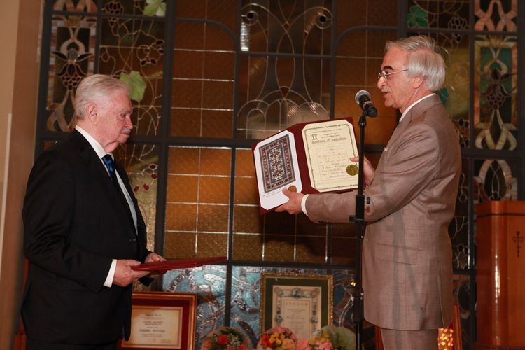 Azərbaycanın "Dostluq" ordeni rusiyalı yazıçı Albert Lixanova təqdim olunub - FOTO