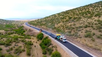 AAYDA 5 yaşayış məntəqəsini birləşdirən 28.1 km yolu yenidən inşa edir