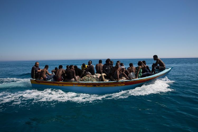 Минимум 15 человек пропали без вести при крушении лодки у Багамских островов