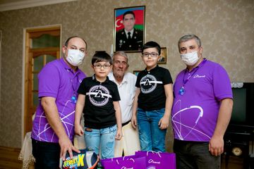 "Azercell" yüksək nəticə göstərən abituriyentlərə planşetlər təqdim edib ® - FOTO