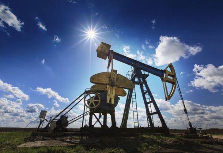 На мировых рынках нефть подешевела