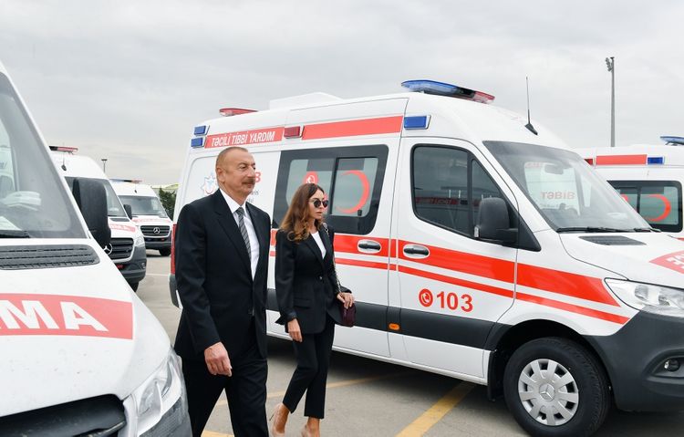 President Ilham Aliyev and first lady Mehriban Aliyeva viewed new ambulance vans delivered to Azerbaijan - UPDATED