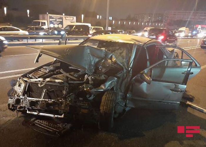 В Баку водитель погиб, вылетев через лобовое стекло - ФОТО