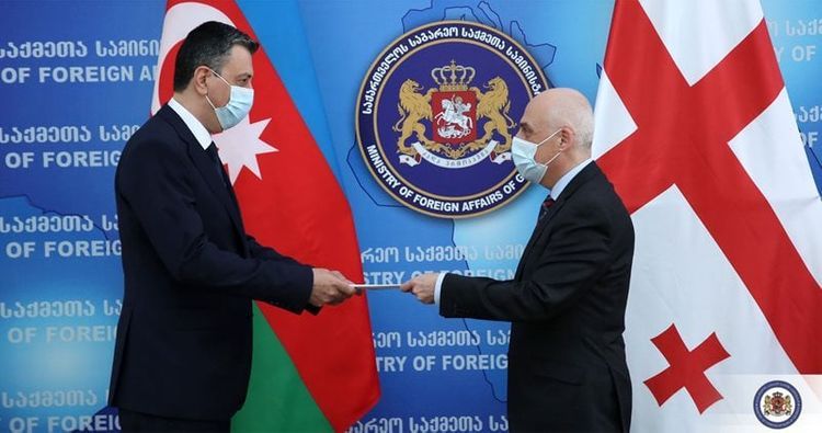  Посол Азербайджана вручил копии верительных грамот главе МИД Грузии 
