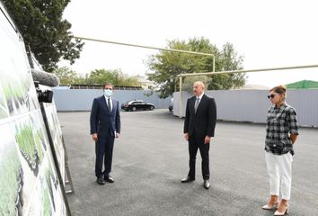 Prezident İlham Əliyev və Mehriban Əliyeva Balaxanıda aparılan abadlıq işləri ilə tanış olublar - YENİLƏNİB-1