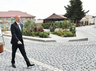 Prezident İlham Əliyev və Mehriban Əliyeva Balaxanıda aparılan abadlıq işləri ilə tanış olublar - YENİLƏNİB-1