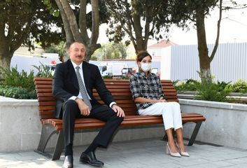Prezident İlham Əliyev və Mehriban Əliyeva Balaxanıda aparılan abadlıq işləri ilə tanış olublar - YENİLƏNİB-1