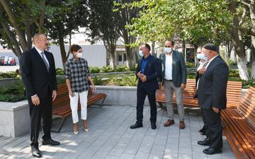 Prezident İlham Əliyev və Mehriban Əliyeva Balaxanıda aparılan abadlıq işləri ilə tanış olublar - YENİLƏNİB-1