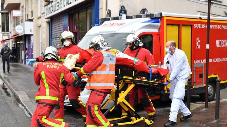 “Charlie Hebdo”nun keçmiş redaksiyasının binasının yaxınlığında bıçaqlı şəxs insanlara hücum edib, 4 nəfər yaralanıb