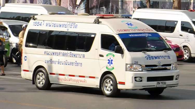В Таиланде при столкновении автобуса и грузовика погибли семь человек